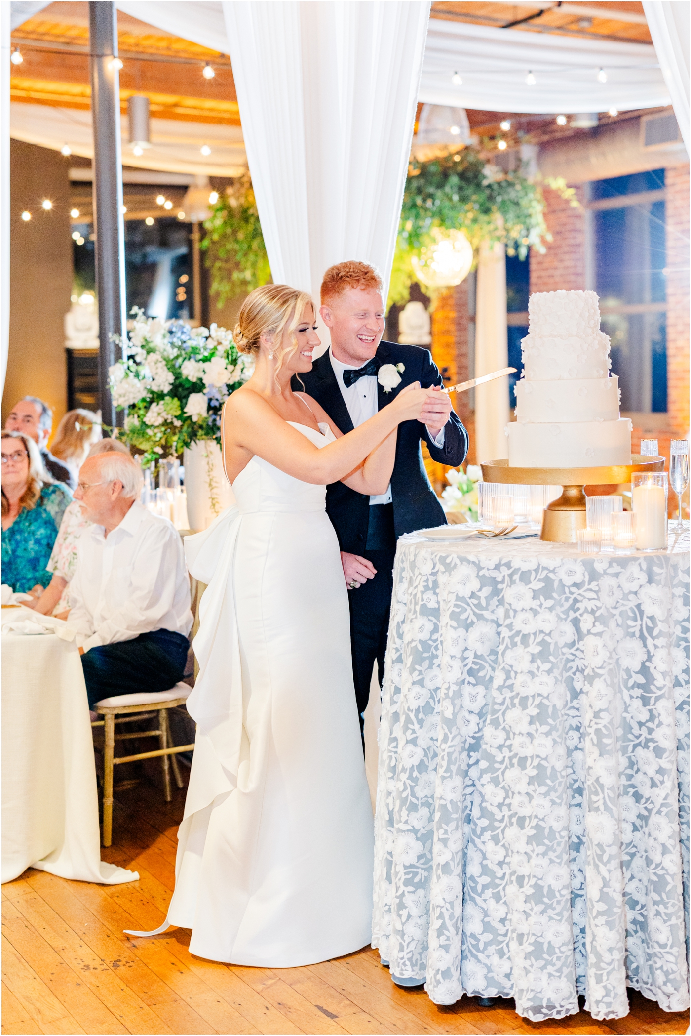 Bride & groom cut the cake at their Huguenot Loft Wedding