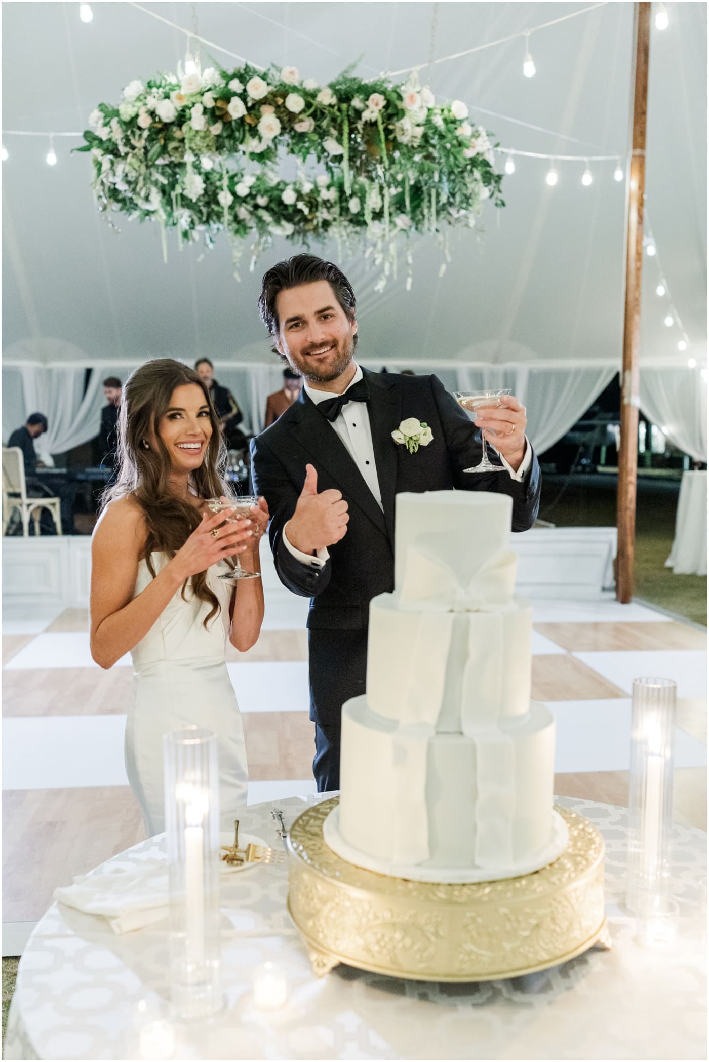 cake cutting for a wedding at the reserve at lake keowee